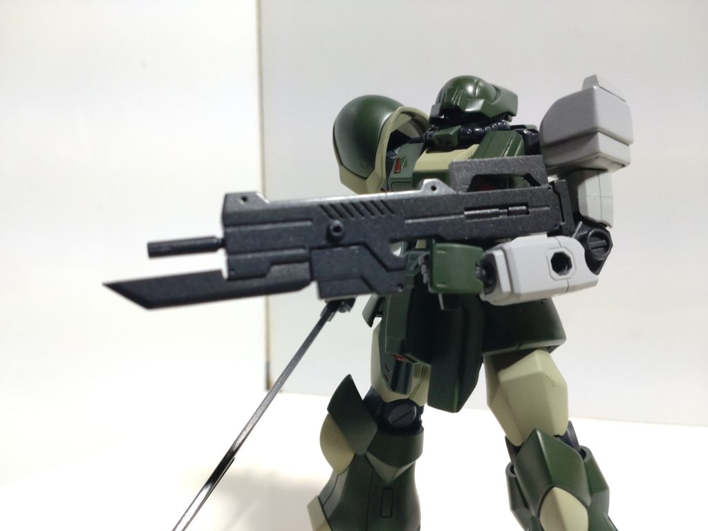 武装2 マシンガン先端にヒート剣を内蔵の実弾タイプのマシンガン。カットシーのライフルにプラバンで作った刃と持ち手を接着しています。