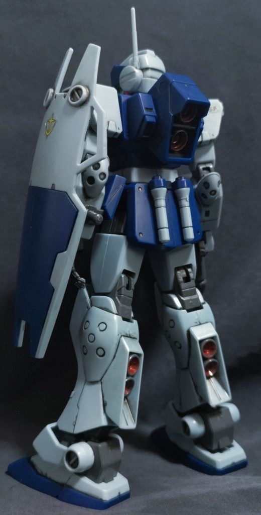 ななめ後ろから。メインスラスターが暗すぎて分からないですね。（汗（撮り直して、多少はマシになったでしょうか？） 