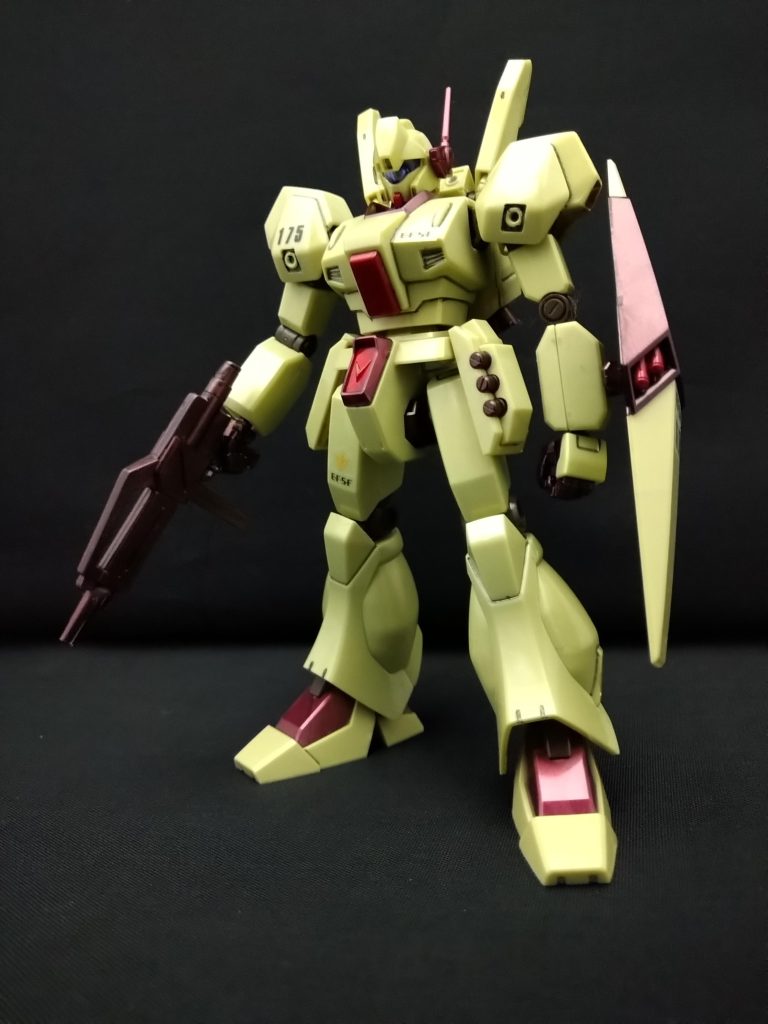 フロントビュー。ラメ入りのパーツですがあまりよく分かりません。