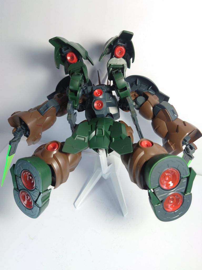 ブースター内、バックパック、脚部のバーニアは追加強化してます。