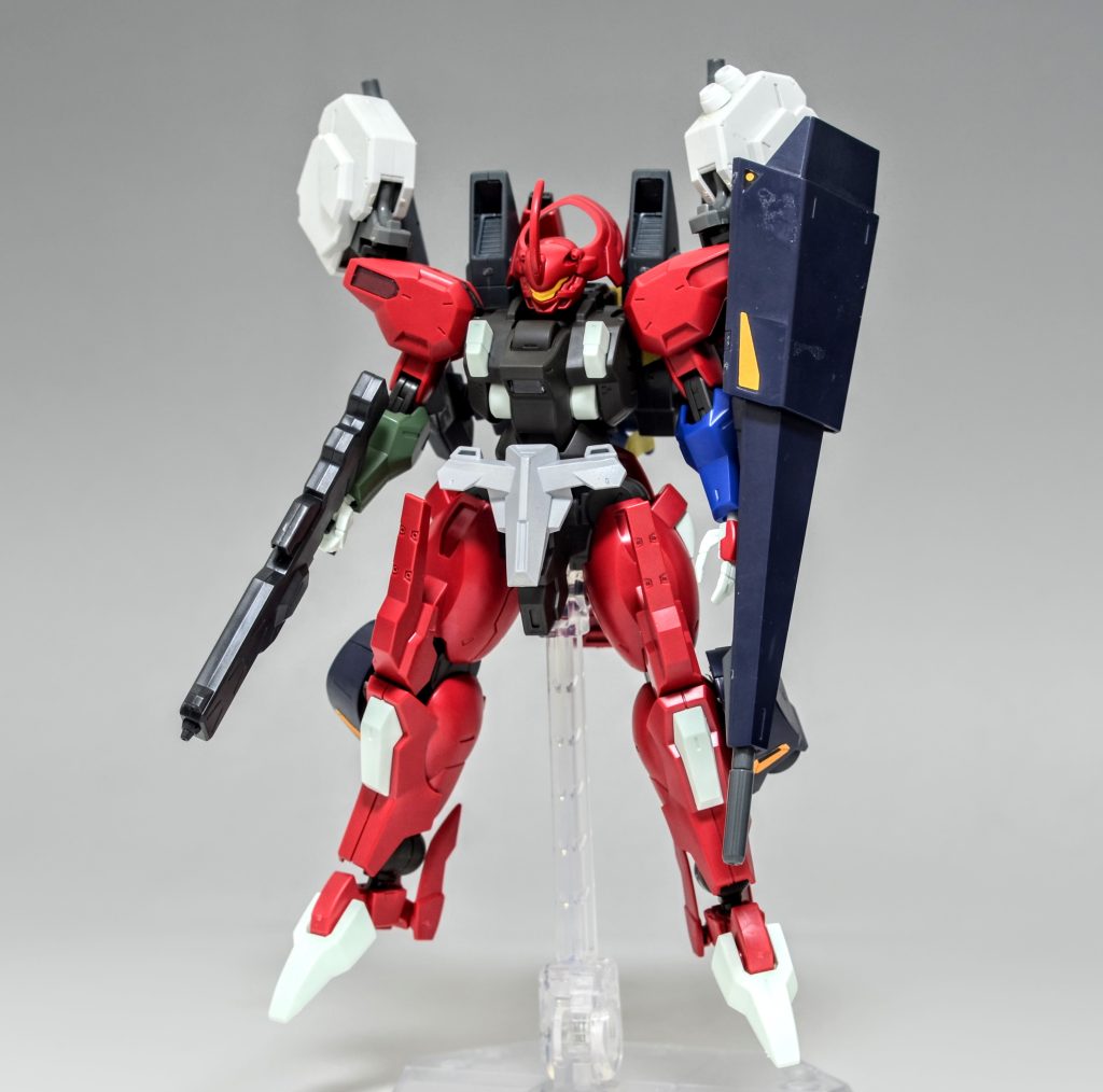 ダリルバルデをベースに盛ってみました。大きな改造はしていませんが下腕部をジャハナムのものに替えたのと頭部をかなりいじりました。