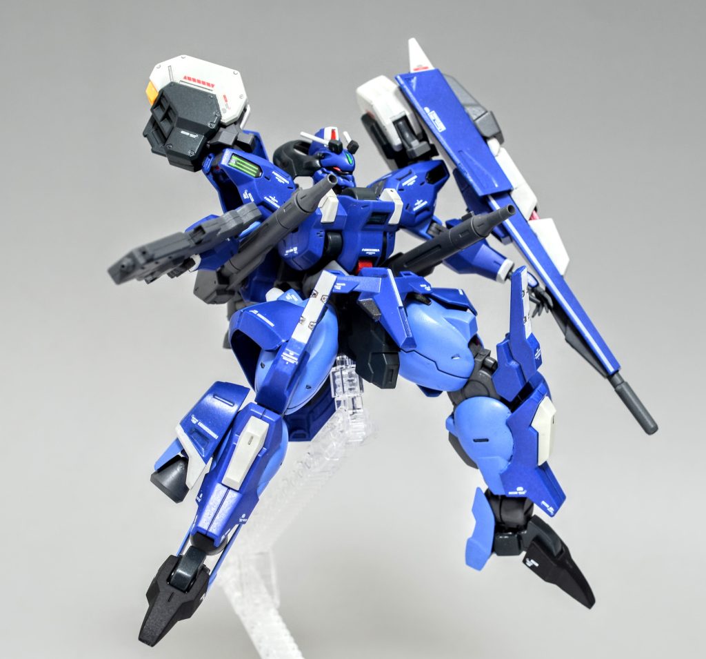 しかしそれはスレッタの罠だった。背後からのビット攻撃を狙ったスレッタがわざと隙を見せたのだ。Ex-AガンダムのビットがD-Vの背後へ向けビームを発射！しかしグエルは直前で機体を翻しビームキャノンで迫りくるビームを撃ち落としたのだった。