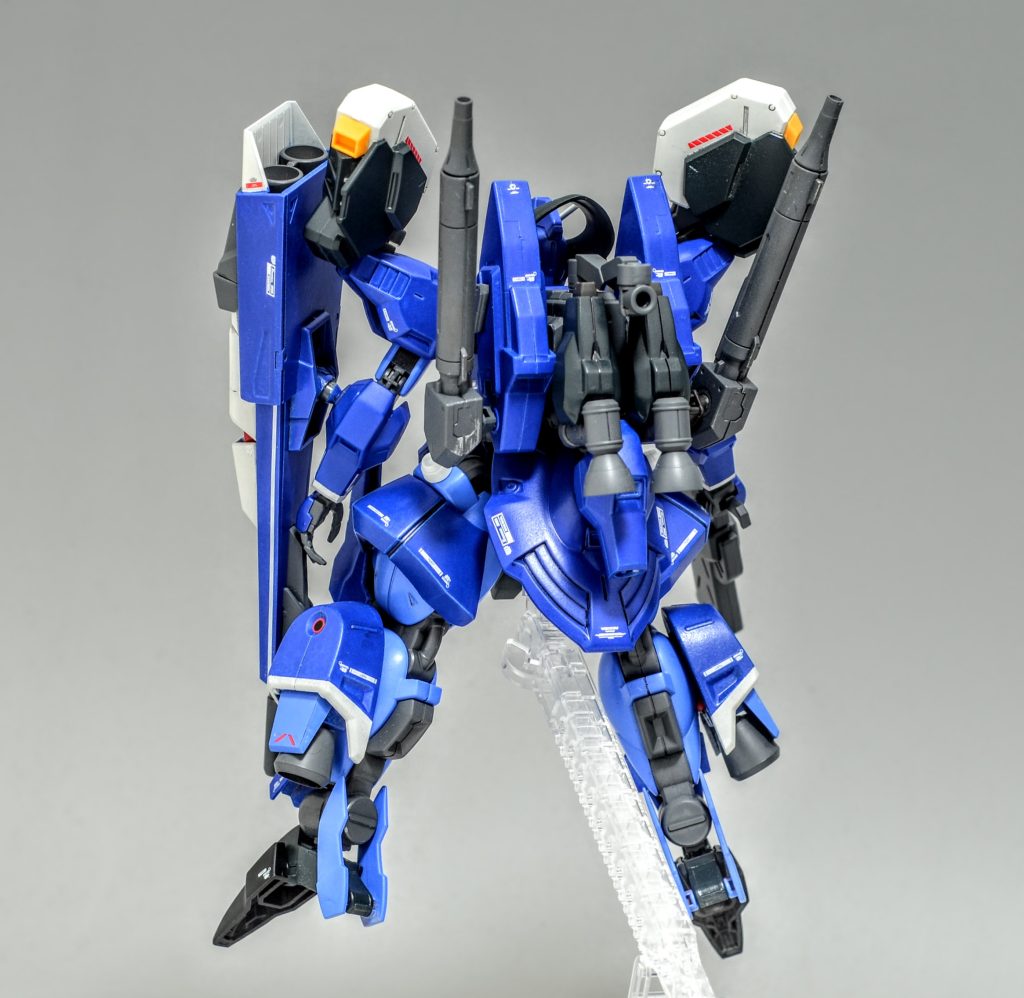 意思拡張AIはパイロットの操縦支援レベルに留められており、より実戦向きに調整されている。背面にはイーシュバラを2機装備しているが、信頼性を向上させた有線式に変更されている。