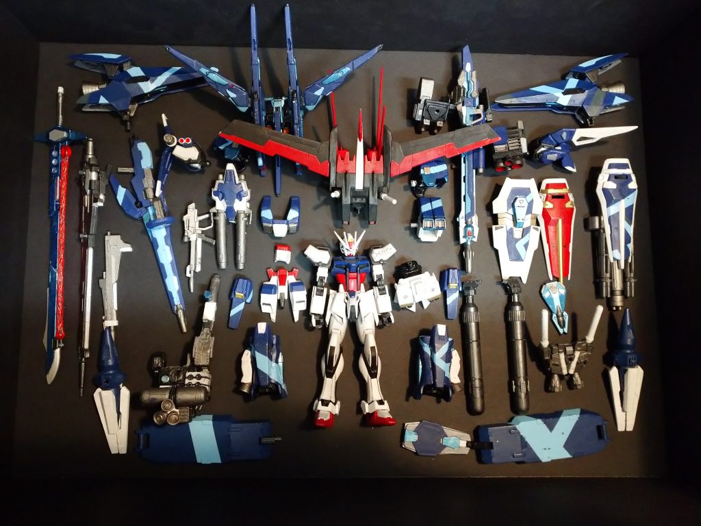 今まで作成したストライカーパックと全装備！素体は1機のみです！