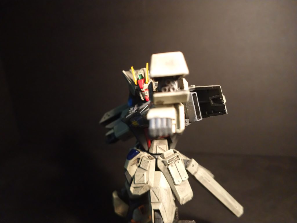 前腕のガトリングはビルド系のもの。