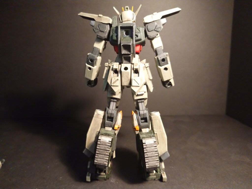 ストライカーパック?バックパックは取り外しできます。穴だらけですね!