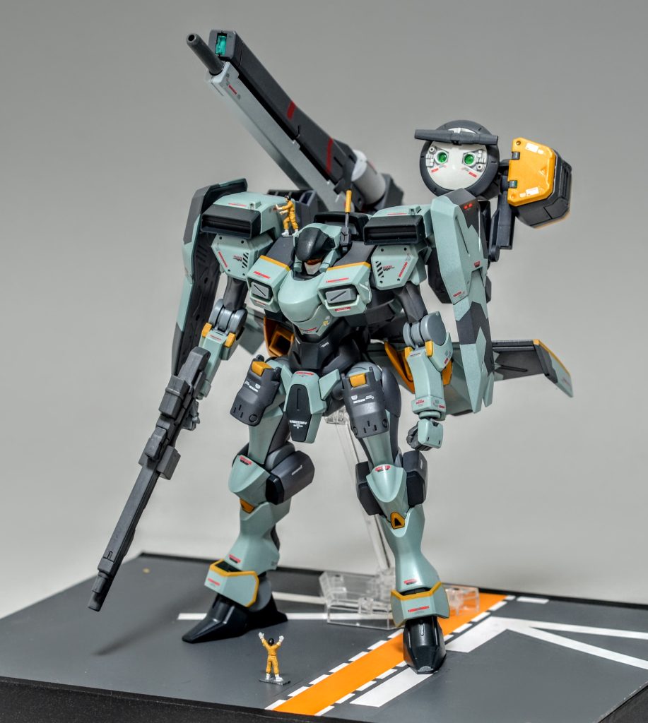 空母甲板風の台座に載せてヴィネット風に飾ってみました。