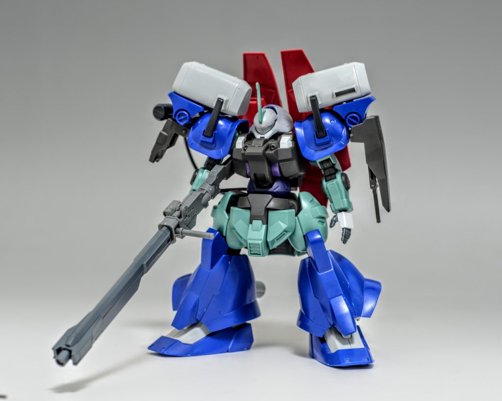 塗装前はこんな感じでした。脚部はディランザの関節をゼクアイン側に移植して接続しました。腹部はジャハナムのものと交換してスタイルを延長しました。