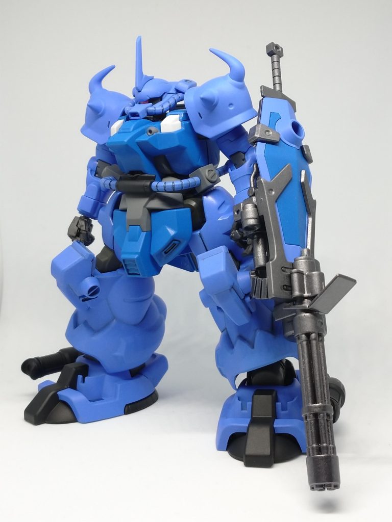 難しい加工もパテ盛りもなく、ほぼポン付けのミキシングです。顔はディランザを軸に、モノアイに置き換え。