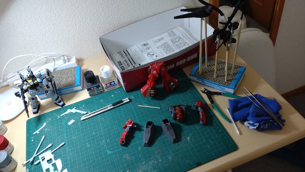 デカール作業中です。