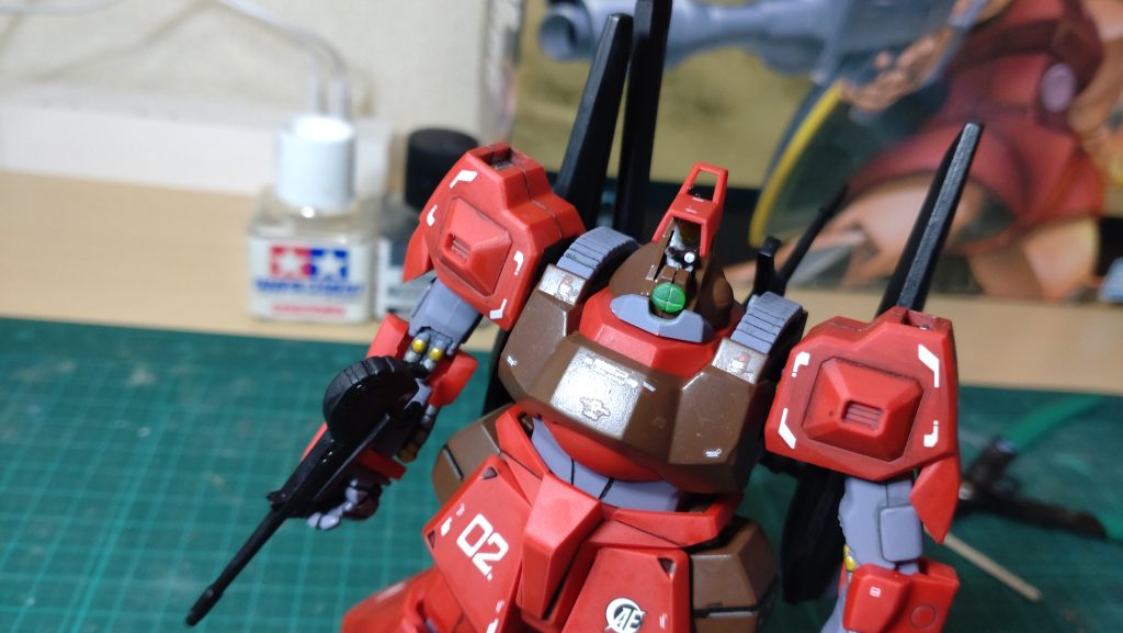 肩の合わせ目は段落ちモールドに。