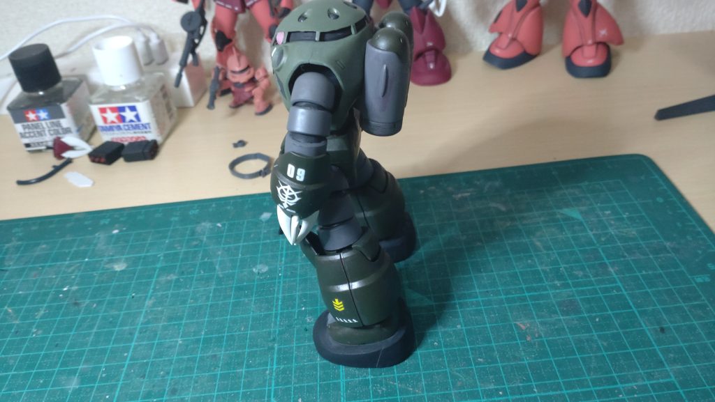 以前作成のザクに09とデカールつけたのでなんとなく。