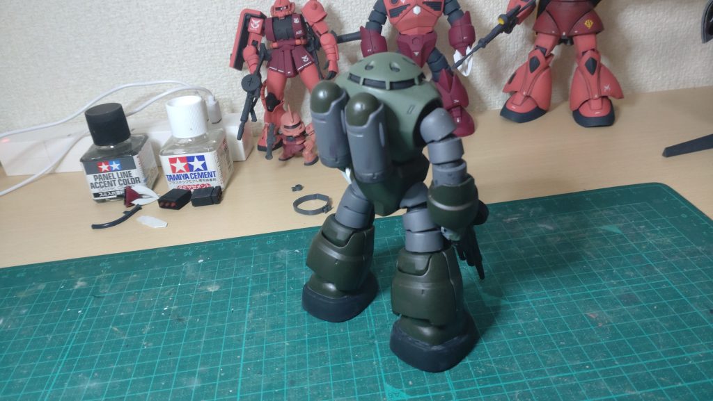 次男のジャンクパーツの中から救い出した一品。欠損パーツは積みプラのズゴックからパーツコピーして再生再塗装してます。 