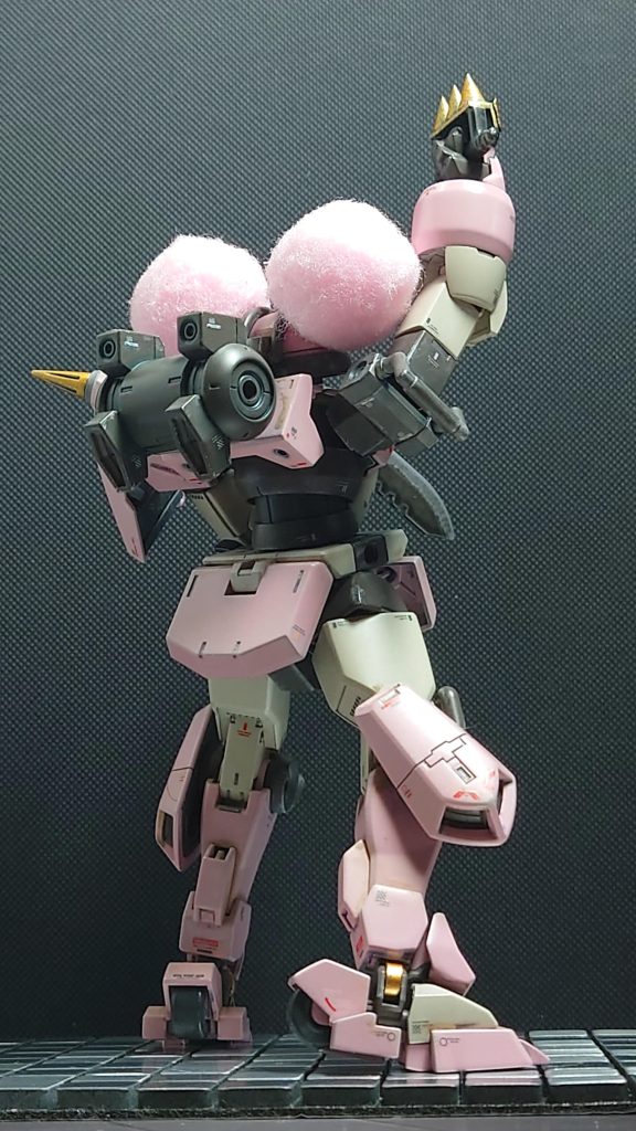 本体はほぼ素組みですデカールはその辺の余り物です正規デカール発売待ちで所々開けてあります肩周りは広げて僅かに可動領域を増やしてあります