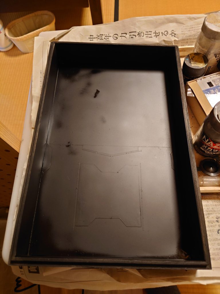 プラバン貼って、黒サフ吹いただけの簡単仕上げ