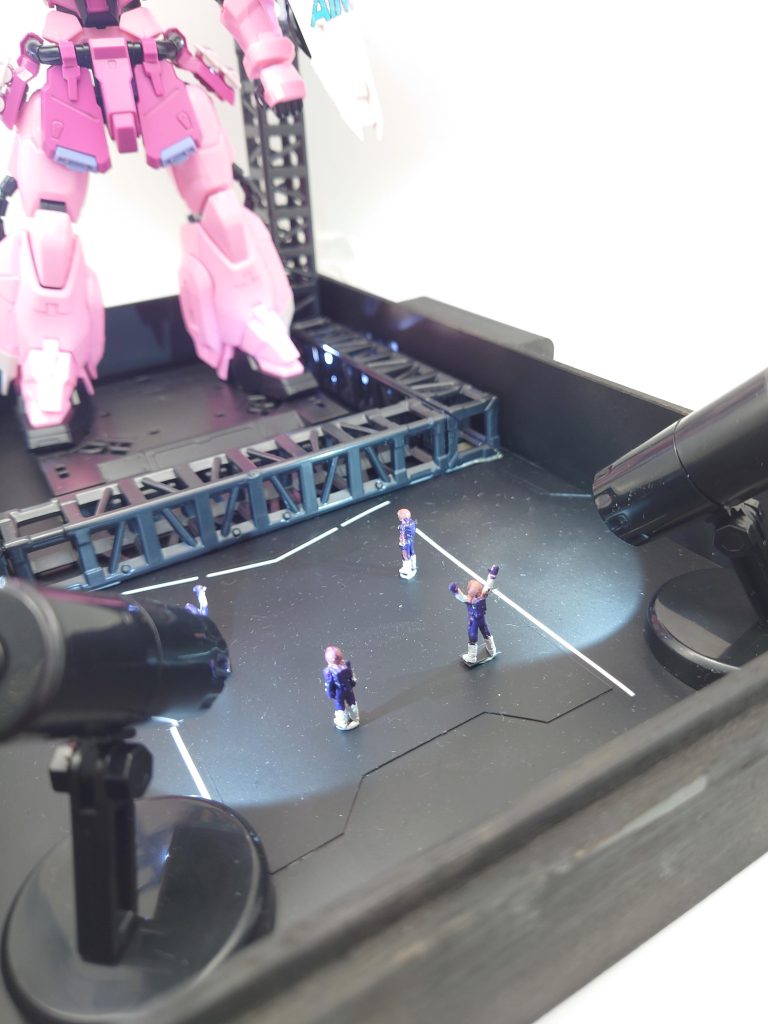 ライト当てるとライブ会場っぽい雰囲気が出て良き