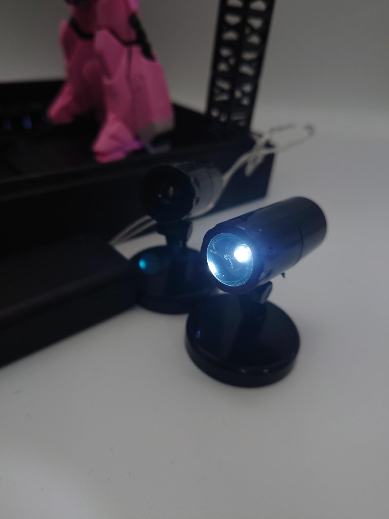 こちらも100円均一のディスプレイライト