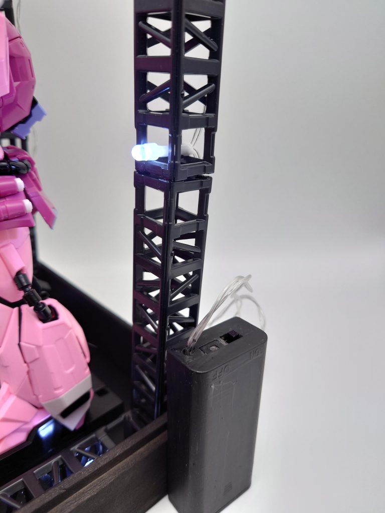 100円均一のライトをトラスフレームの電飾に使ってます。