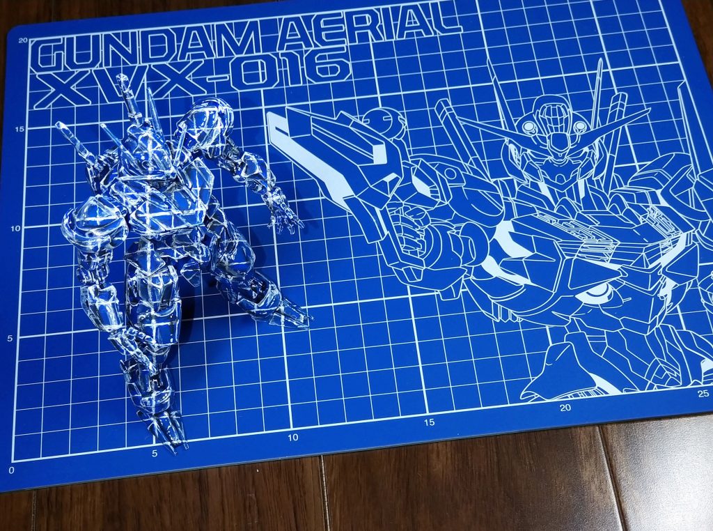 写真はこの1種類のみです。あまり良い撮影が出来ませんでしたがこういう作品なので潔く1枚だけで挑みます。説明・解説もございません。僕のガラス塗装作品を数多くの方にご覧頂き多くの媒体で取り上げて頂いた事の感謝いたします。お礼の気持ちも込めて新作を制作しました。本当にありがとうございました。