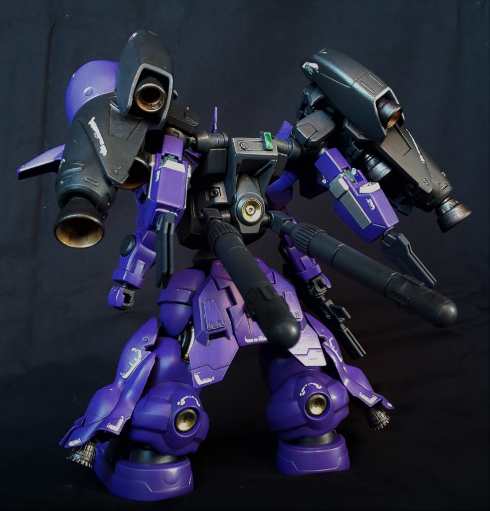 GP-02のショルダーバインダーを、ウェルテクス的に背負わせています。