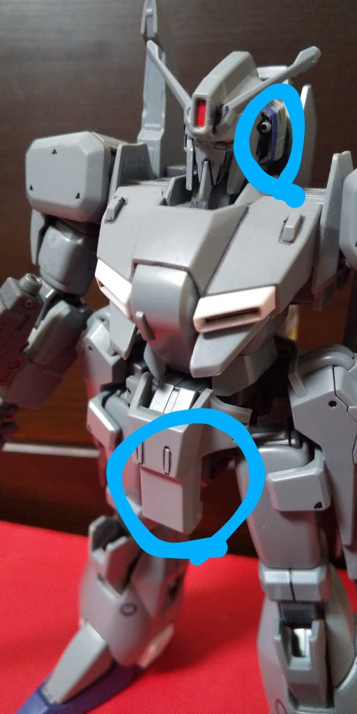 :○を囲んだ部分が設計のエラーなのだ。小股の外装には凹みがなく曲面モールドになってなく、頭部のバルカン砲の一部欠けがあるのだ。…まあある意味レア物だな。(笑)見てくれてありがとう。