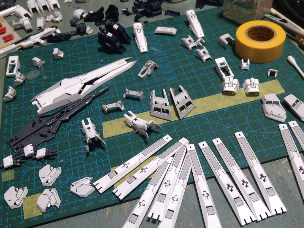 卓上制作する自分にはありがたいパーツの大きさと数量です。片付けも楽ちん。