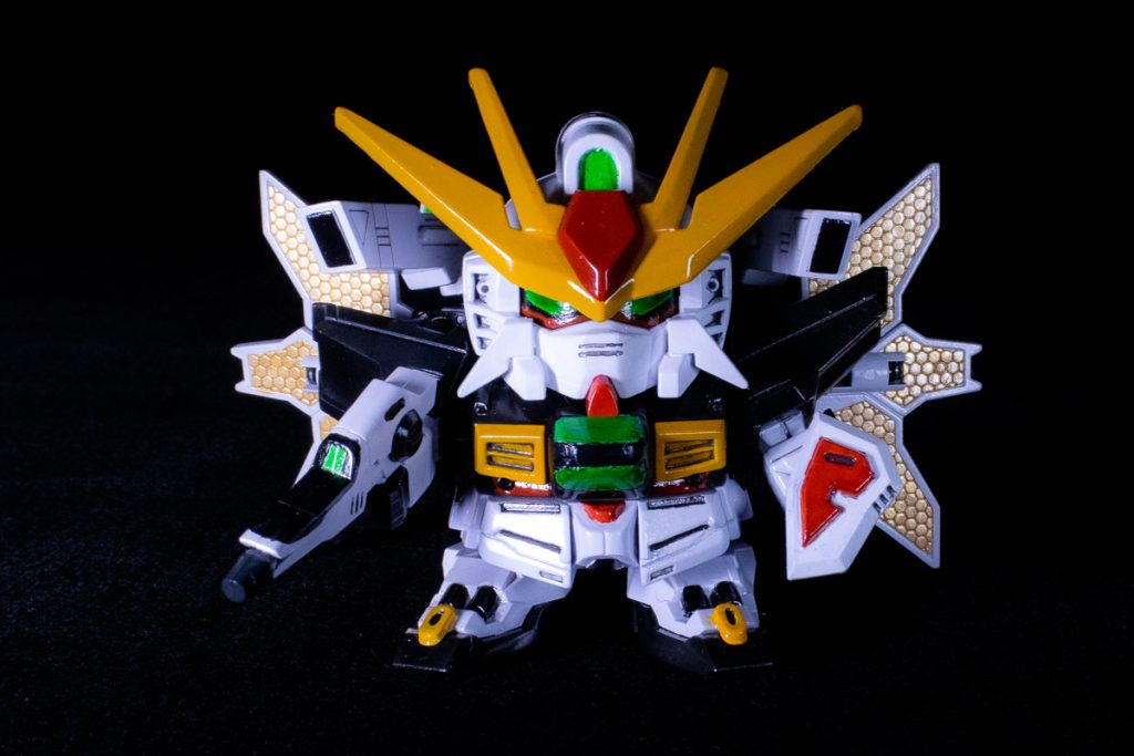 ツインサテライトキャノン展開状態。この状態にすると後ろに倒れやすくなるのはこのキットの問題だと思います。