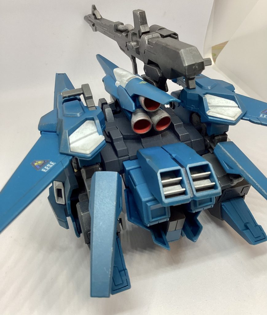 バーニア内レッドで筆塗り、外側はシルバーガンマカ塗装。