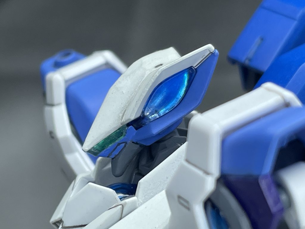 フェイスパーツ菱形のディテールの消去と、カメラアイ・顎パーツの作成をしました