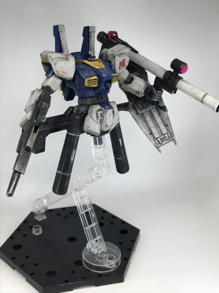 Mk-Ⅱ単体パチ組だけしてあったHGUC旧Mk-Ⅱを使用REVIVE版とスーパーガンダムあるからいいかなといけにえに選ばれました🙄30MSとの接続ピンはコクピットハッチ部分を取り除き、シールドと腕の接続パーツを半分に切り離してハッチ部分に接着して使用、シールド保持用の接続ピンは2本ついてるので問題なし