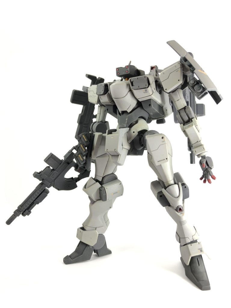 ザウォート(ボーダーライン仕様)A装備射撃戦仕様装備です。改造パーツがなかった為に急遽「境界戦機ウェポンセット」を購入して武装増し増しにした感じのカスタマイズになります。