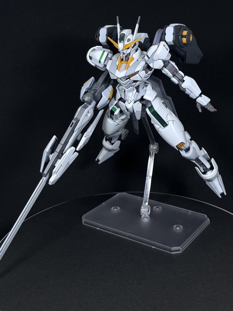 フライトユニット（ミラドド）を装備したラー形態。ガンビットの殆どをライフル装備しています。