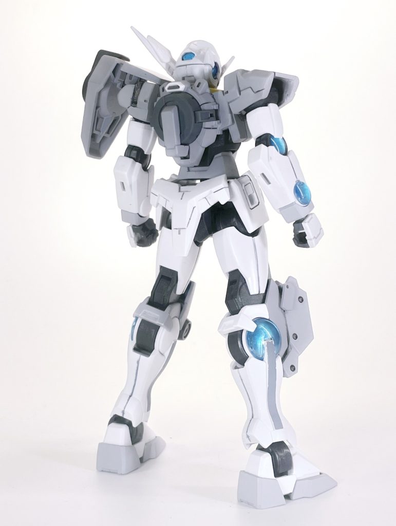 大型粒子貯蔵タンクは、背部のものはRGエクシアリペアⅢのものを、肩部のものはダブルオーのコーンパーツを改造したものを使いました。