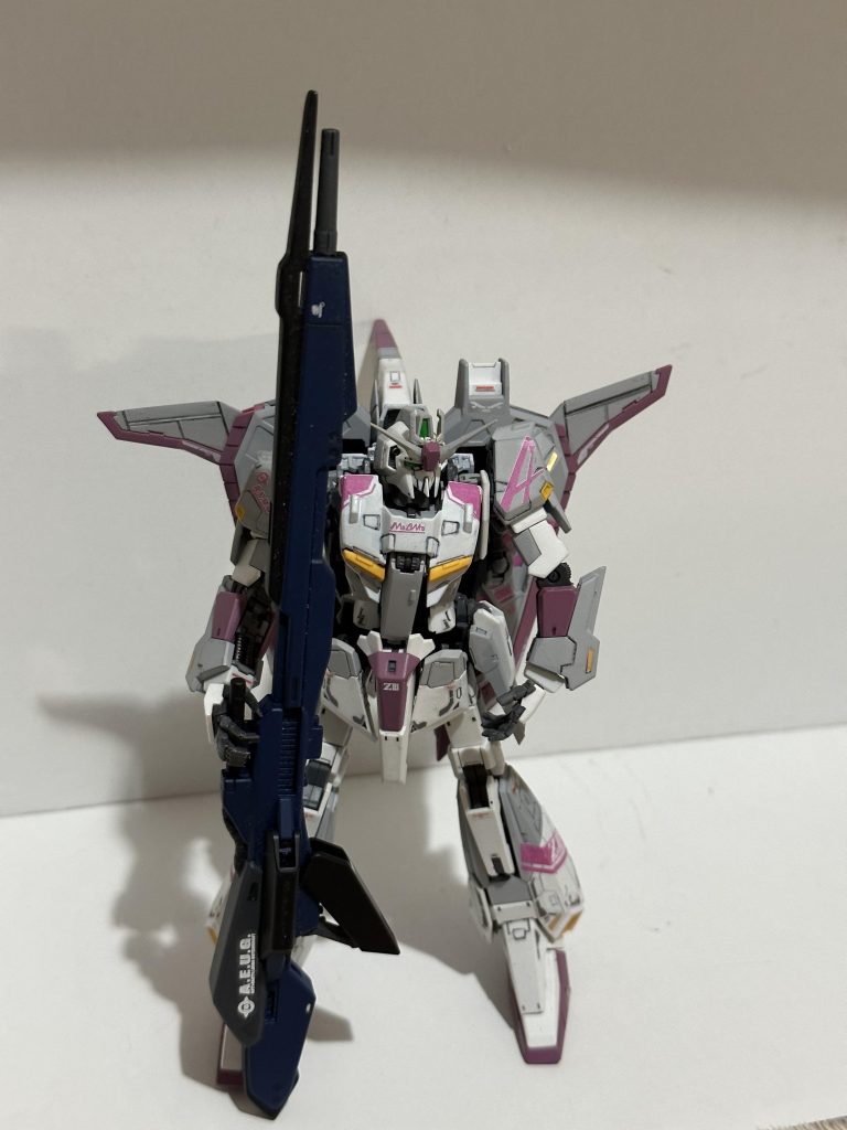 メガランチャーはHGUCからの借り物なので、ノーマルカラーです。