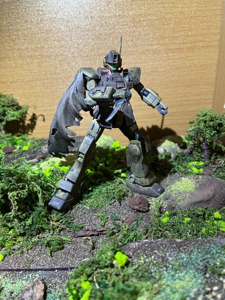 そして今回初めて挑戦したことは、プラ板でのスクラッチです。😄今回プラ板でコンバットナイフとそのナイフケースをプラ板でスクラッチしてみました。😊感想としては、すごく難しかったです。🥺プロのモデラーさんの凄さに実感しました。🥺