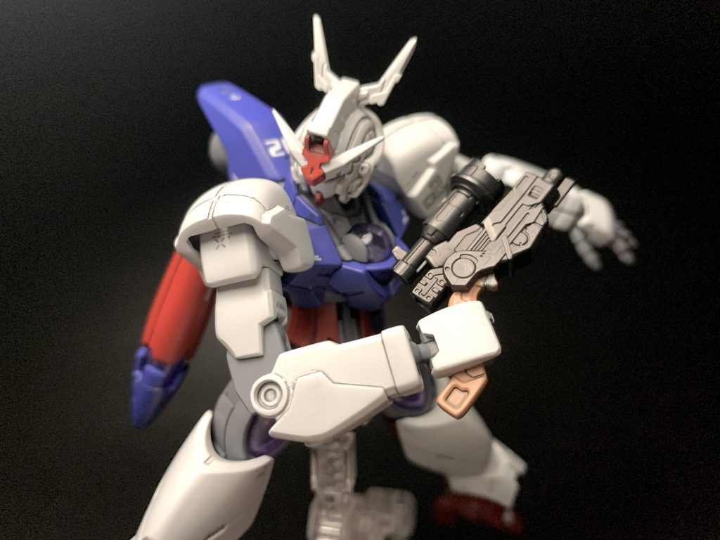 オプション兵装として、ライフルパーツを取り外すとハンドガンになります。状況に合わせて使用！