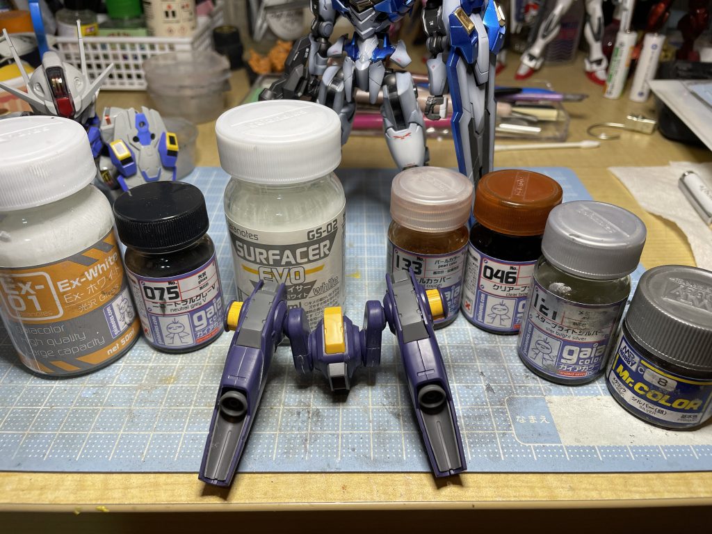 追加バーニアにはこちらを使用しました。白でグラデーション塗装をしてます。黒の部分はグラファイトブラックで塗装。ちなみにライフル、フレーム部分もグラファイトブラックで塗装しています。