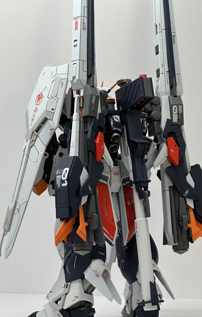 ロングレンジフィンファンネルは色がうるさくて好みではなかったので、色味を減らして少しおとなしめの配色に