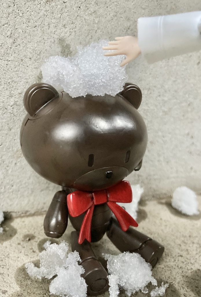 濡れたその肩を 暖めるように抱いた震えてる指先は 何を求め彷徨うの?