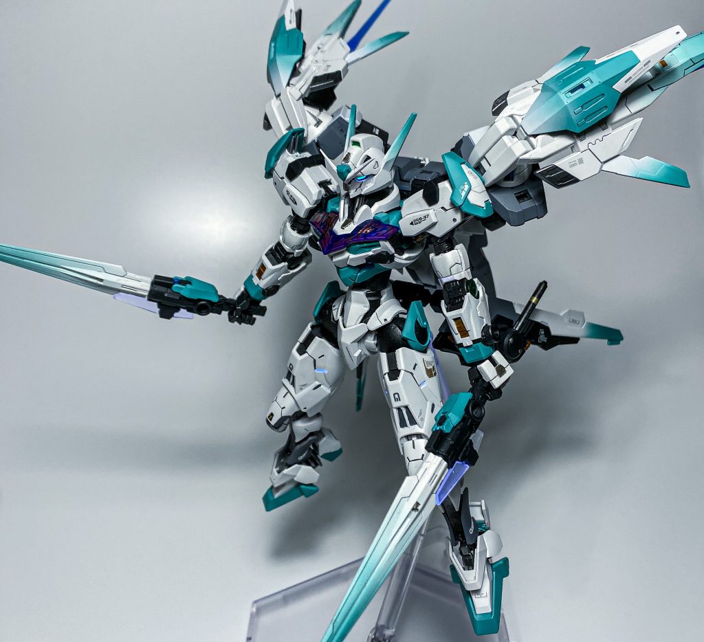 シールドは二刀のgnソードを格納？できます。とりあえず尖ってるところをグラデーションした感じです。