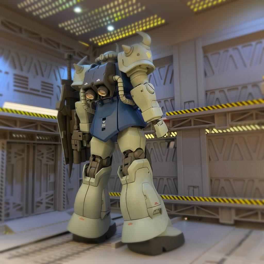 バックショット仮組で放置してた位余り興味の無い機体だったので意識してませんでしたが、どの角度から見てもほんとカッコいい機体ですね。仕上げてみて、グフカスタムとても気に入りました。