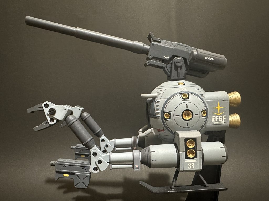 横から。FAガンダムにちなみ、機体番号は38で。