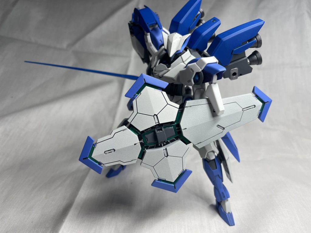 ノンキネティックシールドのアンチドートも健在また、裏面にビームサーベルをマウントしており、接近戦ではそれを使用する