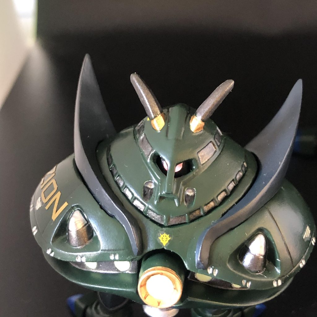 【SDガンダム フルカラーDX】の改造は、モノアイ可動化です。