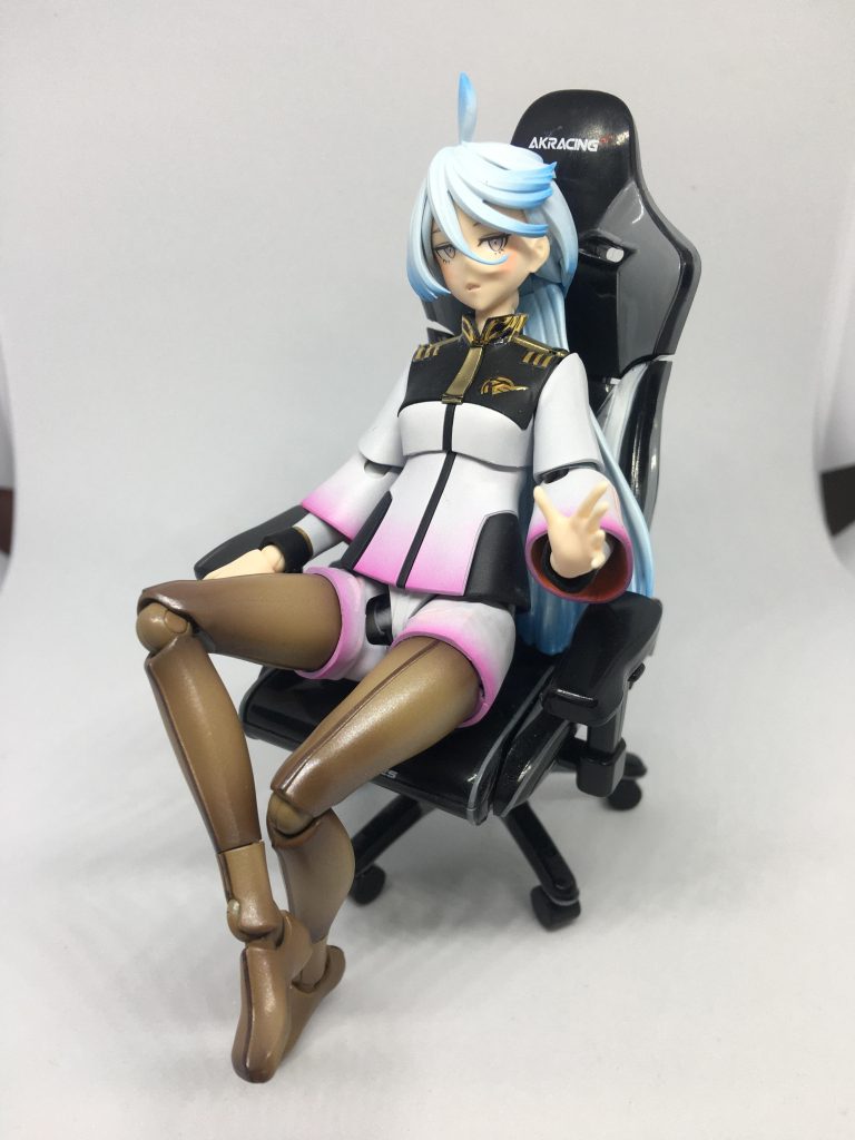 ムレムレブーツを脱いでひと休み。タイツもテカテカですね、忙しかったのかな？