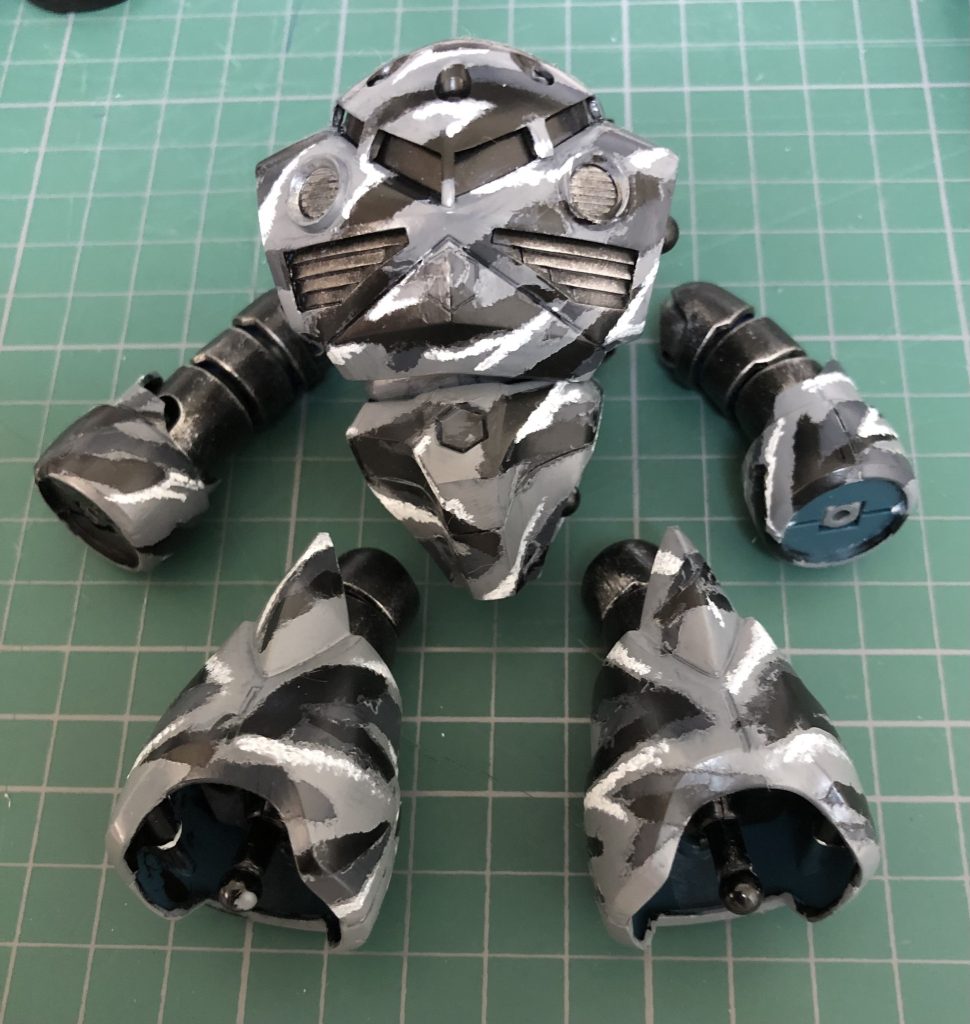 塗装完了。色系統が近過ぎて迷彩柄が分かりずらい仕上がりとなりました。反省…