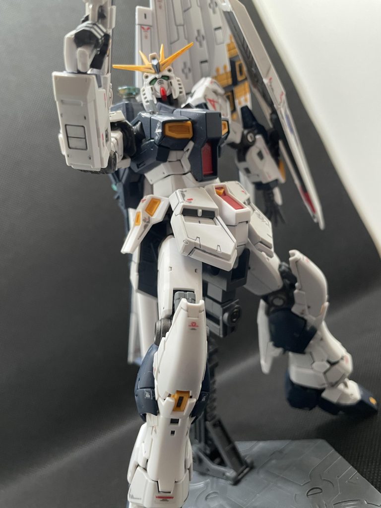 可動域がめっちゃあるキットなんですが、ファンネルが重たすぎて、あんまりポージング出来んすね💧