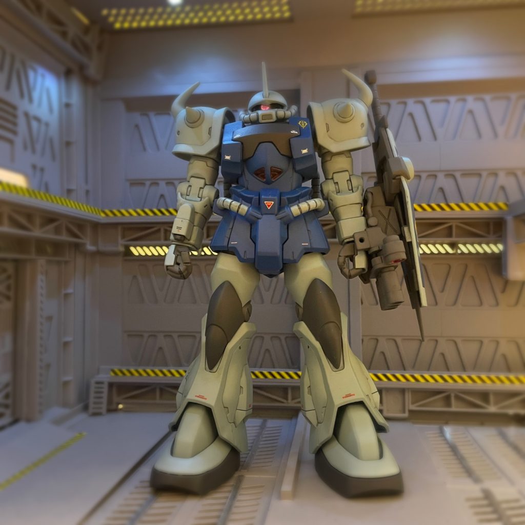 胴体はアサヒペンクリエイティブカラーのウルトラマリン、頭部・腕部・脚部はMr.カラーのRLM65ライトブルーを使用成形色より鮮やかさを抑えた色目にして兵器っぽい感じを意識してみました。