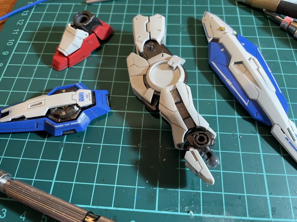 塗装しないのでスジボリは失敗しないように気を使いました。