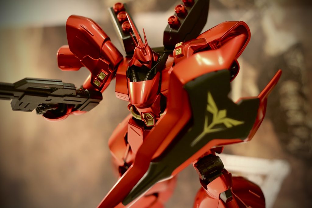 もっと可動域を活かしたポーズも撮れるようになりたい…!作りたいガンプラはたくさんあるのですが、ガンプラって再販日をずっとチェックしていないと買えないんですね!?びっくりしました。ふらっとお店によった際に、縁があれば色々揃えていきたいと思います。慣れてきたら本格的な塗装にも挑戦してみたいです。いつかシナンジュにゴテゴテにデカール貼るのが夢です。